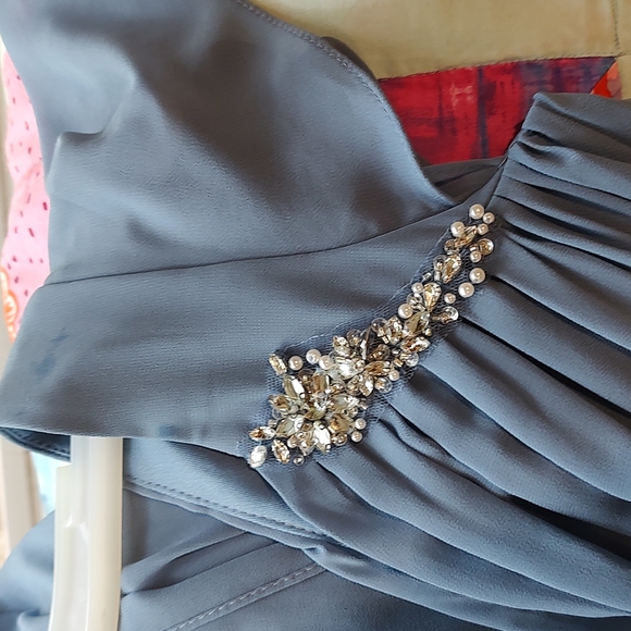 Oleg Cassini formal dress - Picture 2 of 11